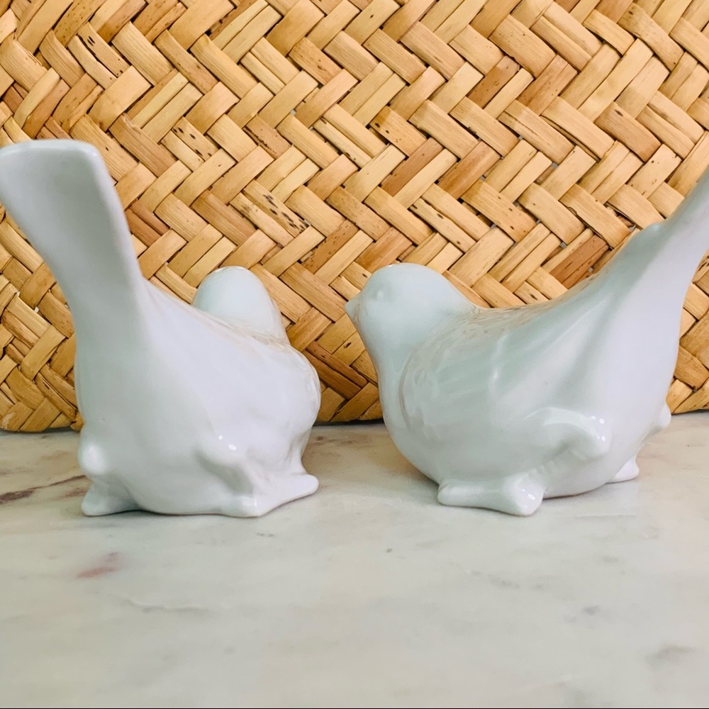 Salt & Pepper Shakers - Picture 6 of 6